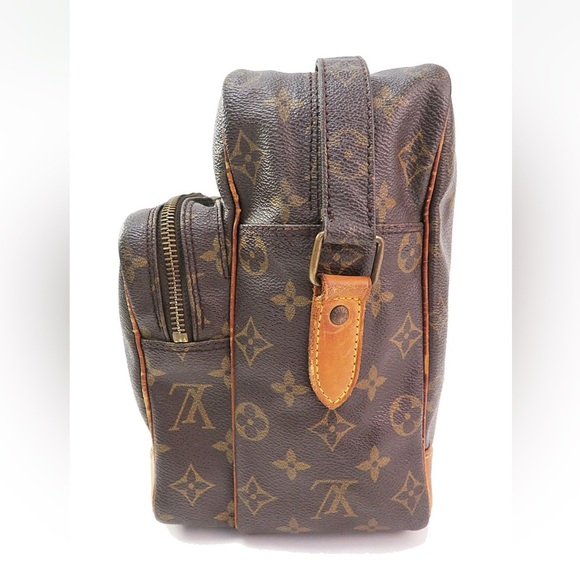 Louis Vuitton Men's Brown Monogram Messenger Bag - Picture 4 of 16